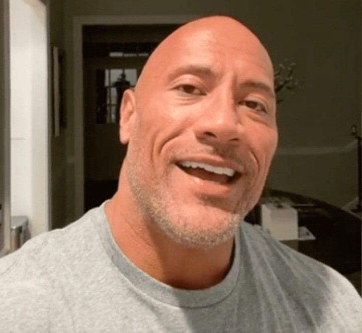 Dwayne Johnson jest nie do poznania z nowymi ciemnymi włosami – jego wygląd wprawił ludzi w szok!