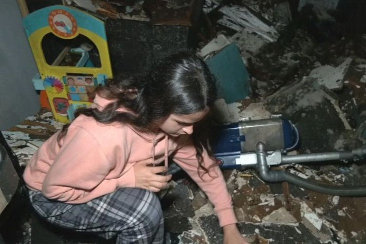 Nastolatka jest bohaterką za uratowanie rodziny przed pożarem domu!