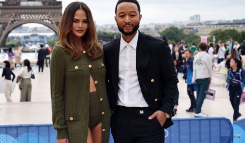 „Nieodpowiedni” strój Chrissy Teigen bez spodni na ceremonii olimpiady wywołuje mieszane reakcje!