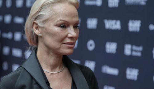 Pamela Anderson akceptuje swoją starzejącą się twarz w nowym wyglądzie — ludzie są podzieleni!