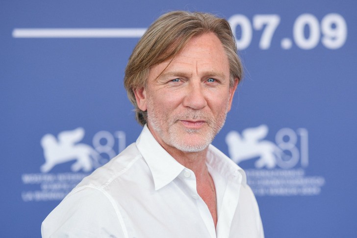 Daniel Craig oszałamia długimi włosami na Festiwalu Filmowym w Wenecji!