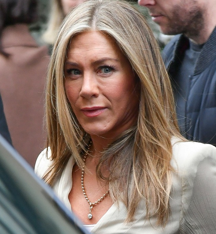 Jennifer Aniston zachwyca na najnowszych zdjęciach, nazywana „najpiękniejszą kobietą świata”!