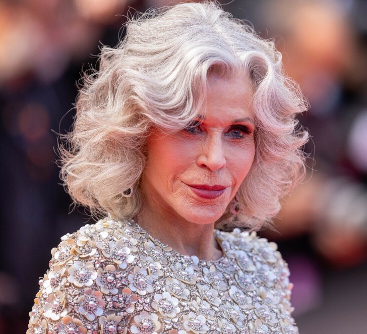 „Wygląda jak modelka woskowa” – 87-letnia Jane Fonda przyciąga wzrok w Cannes!