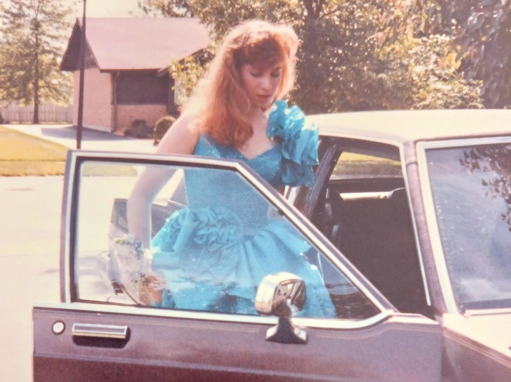 14 zdjęć z balu maturalnego z czasów, gdy telefony miały kable, a włosy wysokość!