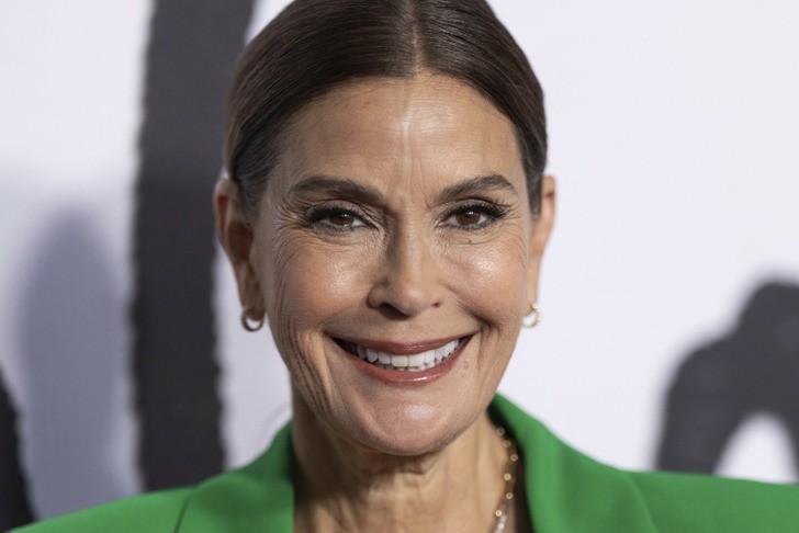 Gwiazda serialu „Gotowe na wszystko”, 60-letnia Teri Hatcher, szokuje fanów swoim nowym wyglądem!