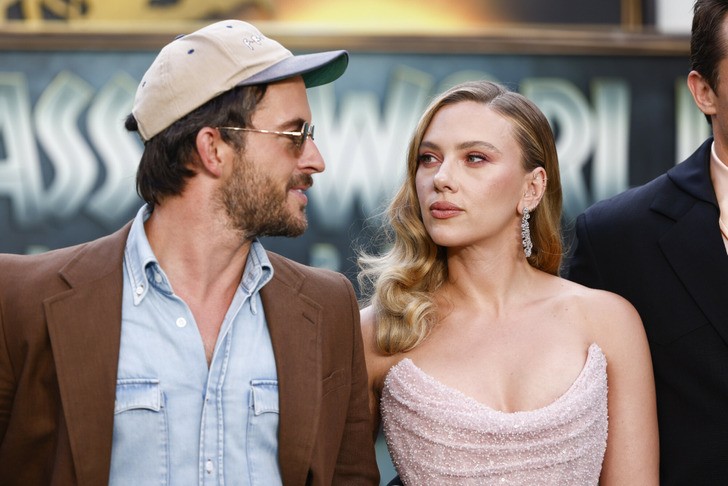 Scarlett Johansson nagle pocałowała partnera z planu, a fani tracą rozum!