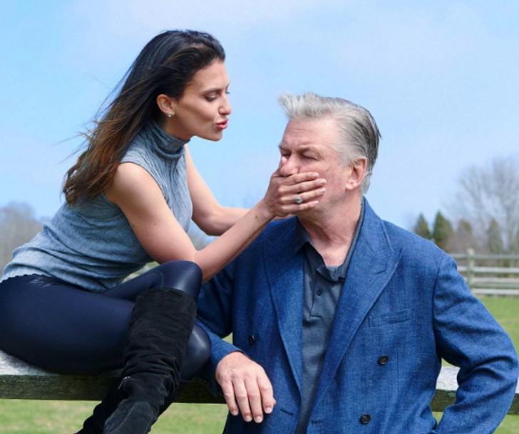 Żona Aleca Baldwina „kontroluje go jak marionetkę” według fanów!