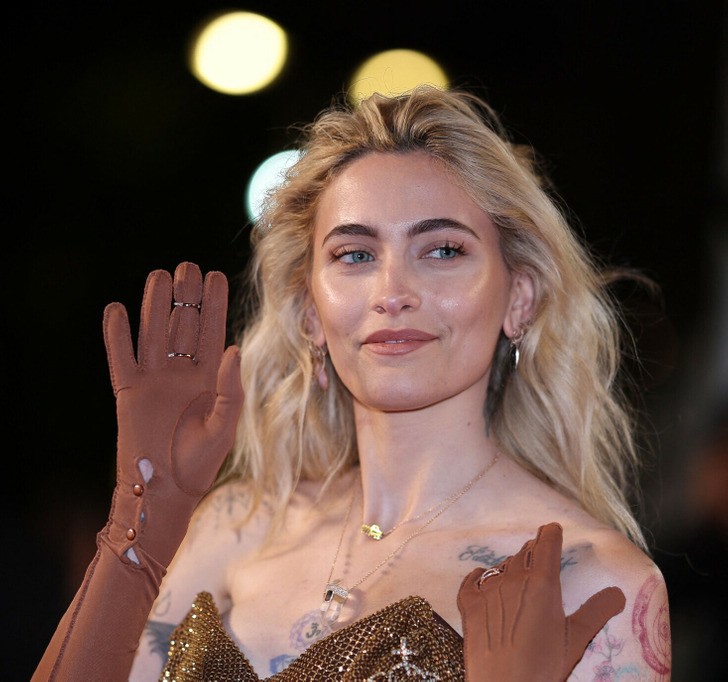 „Wygląda jak jej mama!” – córka Michaela Jacksona wychodzi i ludzie zauważają jedną rzecz!