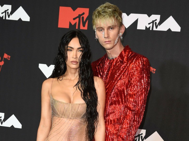 Machine Gun Kelly przyznaje, iż je tylko „kilka razy w tygodniu”, przez co czuje się osłabiony i ma zawroty głowy!