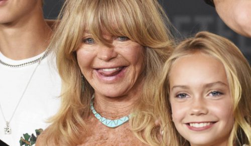 Goldie Hawn pojawia się na czerwonym dywanie, a niektórzy fani zauważają zmianę na jej twarzy!