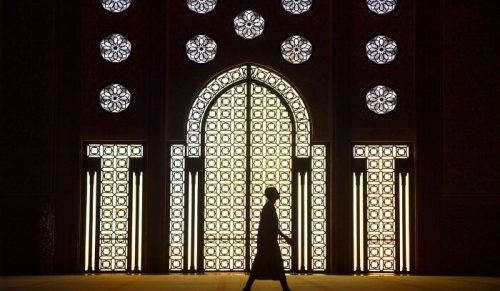 Życie w Stambule na 50 niezapomnianych zdjęciach ulicznych Yücela Çetina