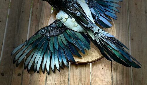 Artystka robi niezwykłe rzeźby ze znalezionych śmieci