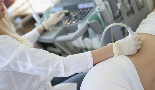 Prokuratura oskarża matkę i ojczyma o śmierć 14-latki po zabiegach kosmetycznych