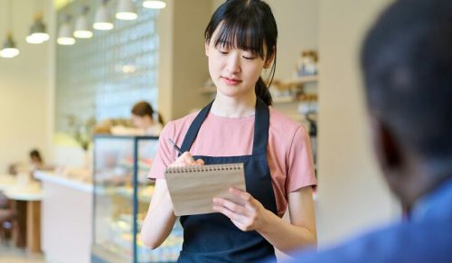 „Oszczędziłem tysiące dolarów”: 65 dziwacznych sposobów na oszczędzanie, które rzekomo działają