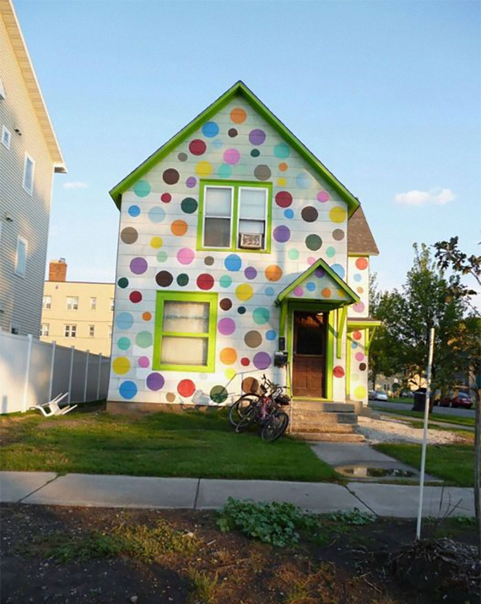 35 najgorszych domów pokazanych w grupie „To koniec, wstydzę się tych domów” na Facebooku