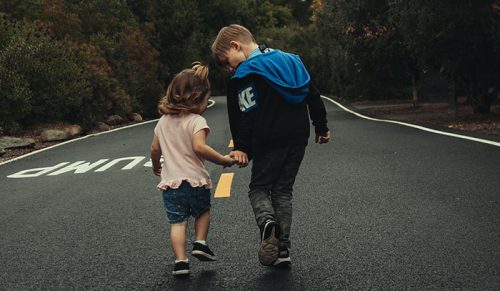 Ludzie opowiadają, czego osoby bez rodzeństwa nigdy nie zrozumieją – oto 21 najtrafniejszych