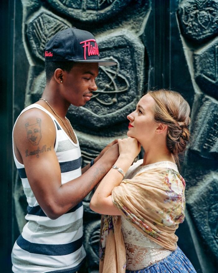 „Touching Strangers” — 33 wyjątkowe zdjęcia nieoczekiwanych więzi Richarda Renaldiego