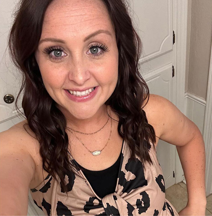 30‑letnia mama zmarła trzy lata po tragicznym błędzie w restauracji — skażony napój zniszczył jej przełyk