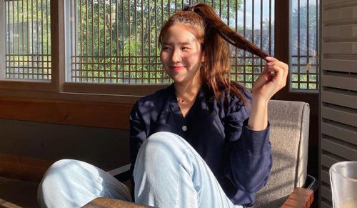 Fryzjerka pokazuje, jak dobrze dobrana fryzura potrafi zmienić wygląd