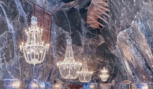 Kopalnia soli w Wieliczce: podziemne jeziora, kaplice i żyrandole z soli – wygląda jak z innego świata