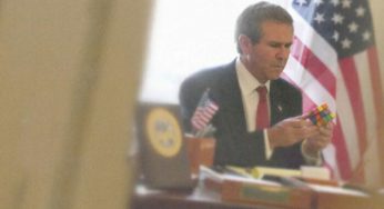 Ten fotograf stworzył 43 śmiałe i zabawne ujęcia gwiazd z użyciem sobowtórów