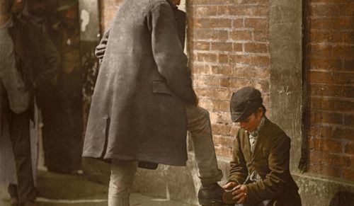 Życie uliczne w Londynie: pokolorowane zdjęcia sprzed ponad 140 lat