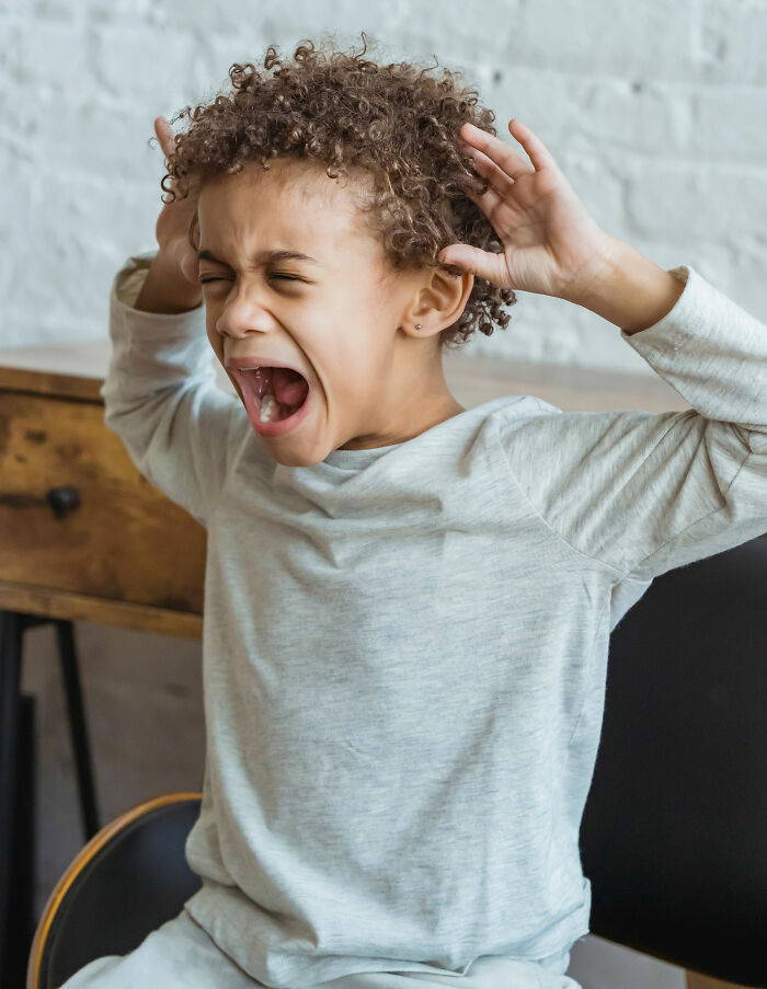 31 Ordinary Days That Took A Sharp Turn Thanks To One Nearby Conversation