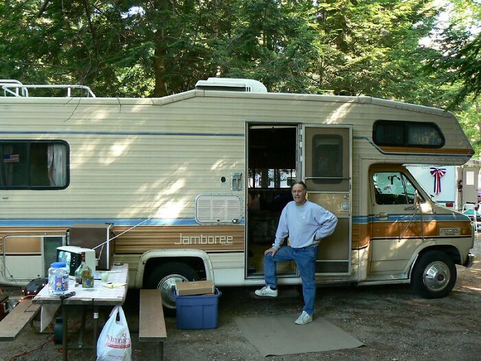 Life In Vans Or RVs