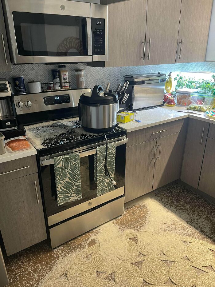 I Spilled A 10lb Bag Of Rice All Over The Kitchen