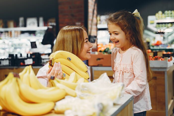 31 Ordinary Days That Took A Sharp Turn Thanks To One Nearby Conversation