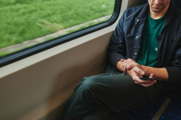 31 Ordinary Days That Took A Sharp Turn Thanks To One Nearby Conversation