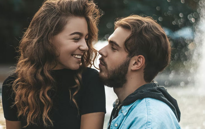 28 People Share Their Heartbreaking Love Bombing Experiences So That You Know What Red Flags To Look Out For