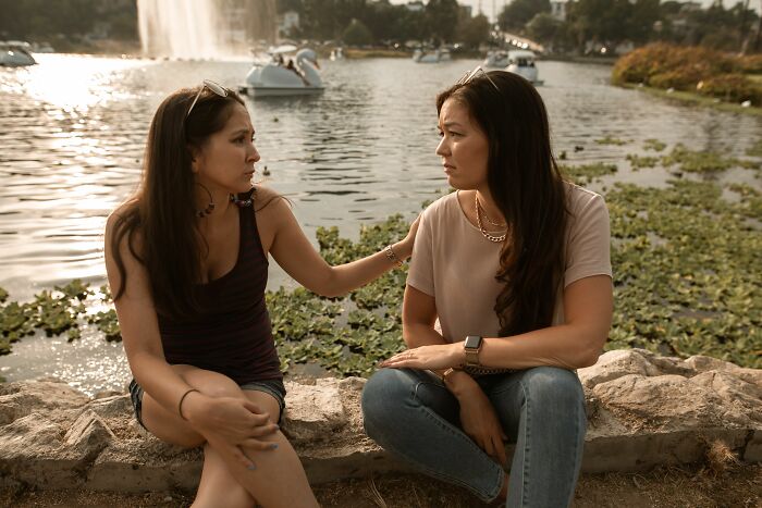 31 Ordinary Days That Took A Sharp Turn Thanks To One Nearby Conversation