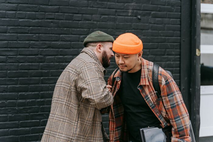 31 Ordinary Days That Took A Sharp Turn Thanks To One Nearby Conversation