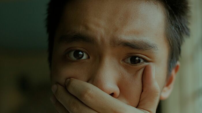 31 Ordinary Days That Took A Sharp Turn Thanks To One Nearby Conversation