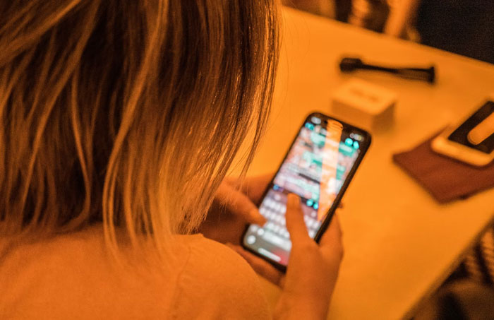 28 People Share Their Heartbreaking Love Bombing Experiences So That You Know What Red Flags To Look Out For