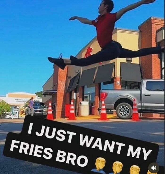 This Instagram Account Posts Hilariously Chaotic Pictures, And These 50 Are Just Too Much