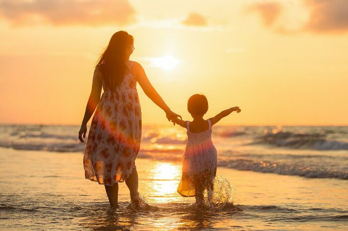 38 Surprising Family Secrets People Did Not Expect To Learn