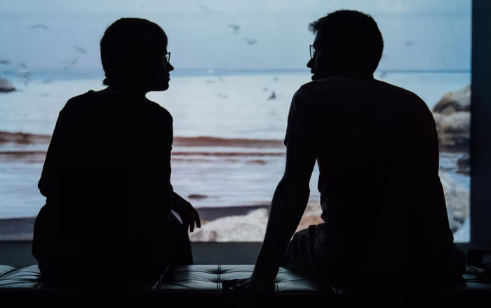 28 People Share Their Heartbreaking Love Bombing Experiences So That You Know What Red Flags To Look Out For
