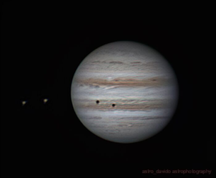 High-resolution backyard astrophotography of Jupiter with visible moon shadows