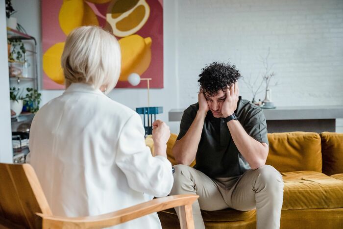 Warning Signs: 47 Times People Trusted Their Instincts And Left
