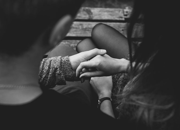 28 People Share Their Heartbreaking Love Bombing Experiences So That You Know What Red Flags To Look Out For