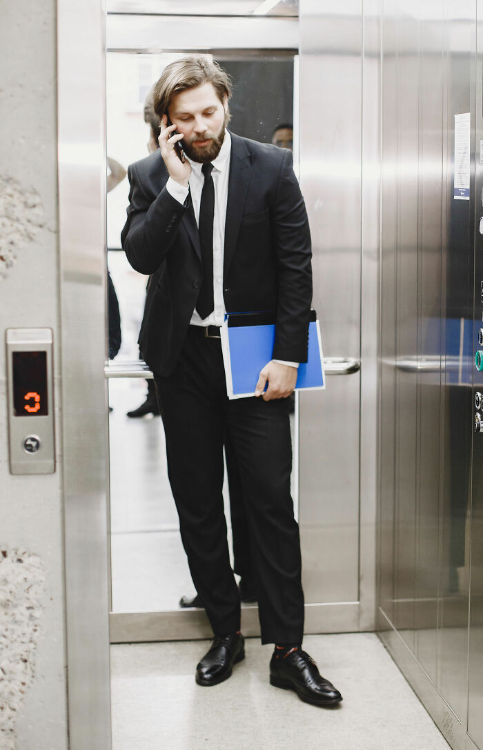 31 Ordinary Days That Took A Sharp Turn Thanks To One Nearby Conversation