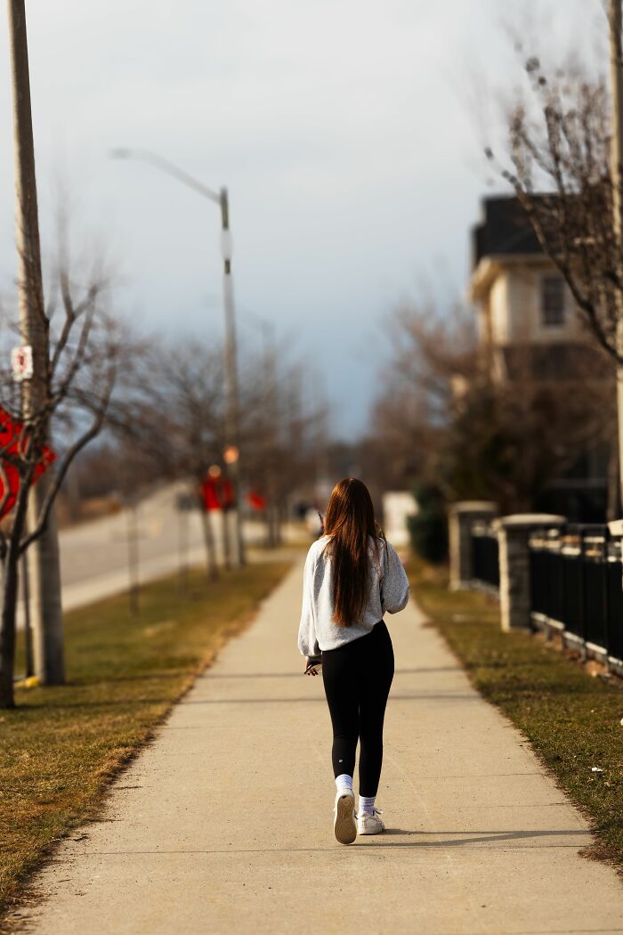 Warning Signs: 47 Times People Trusted Their Instincts And Left