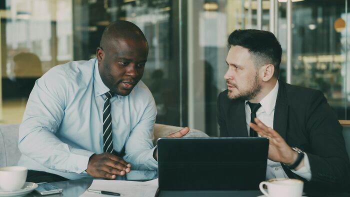 31 Ordinary Days That Took A Sharp Turn Thanks To One Nearby Conversation