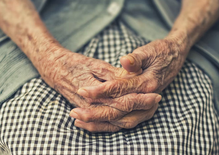 38 Surprising Family Secrets People Did Not Expect To Learn