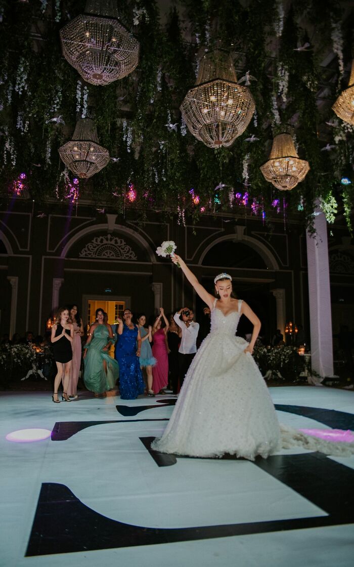Unforgettable Wedding Moments That People Still Can’t Believe Actually Happened