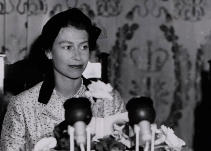 Recent Book Unveils Queen Elizabeth’s Last Diary Entry, And It Perfectly Depicts Her Personality