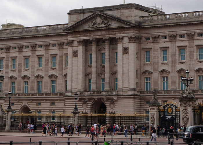Recent Book Unveils Queen Elizabeth’s Last Diary Entry, And It Perfectly Depicts Her Personality