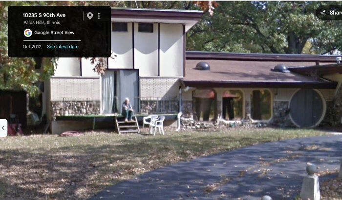 A Google Street View image of a house where people were captured in photos for the last time.